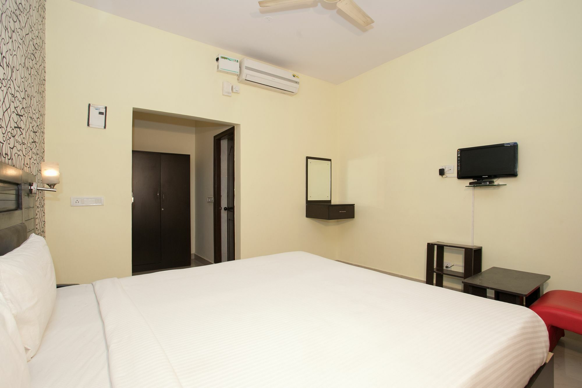 Oyo 10378 Hotel Hibiscus Mayflower Bangalore Exterior foto