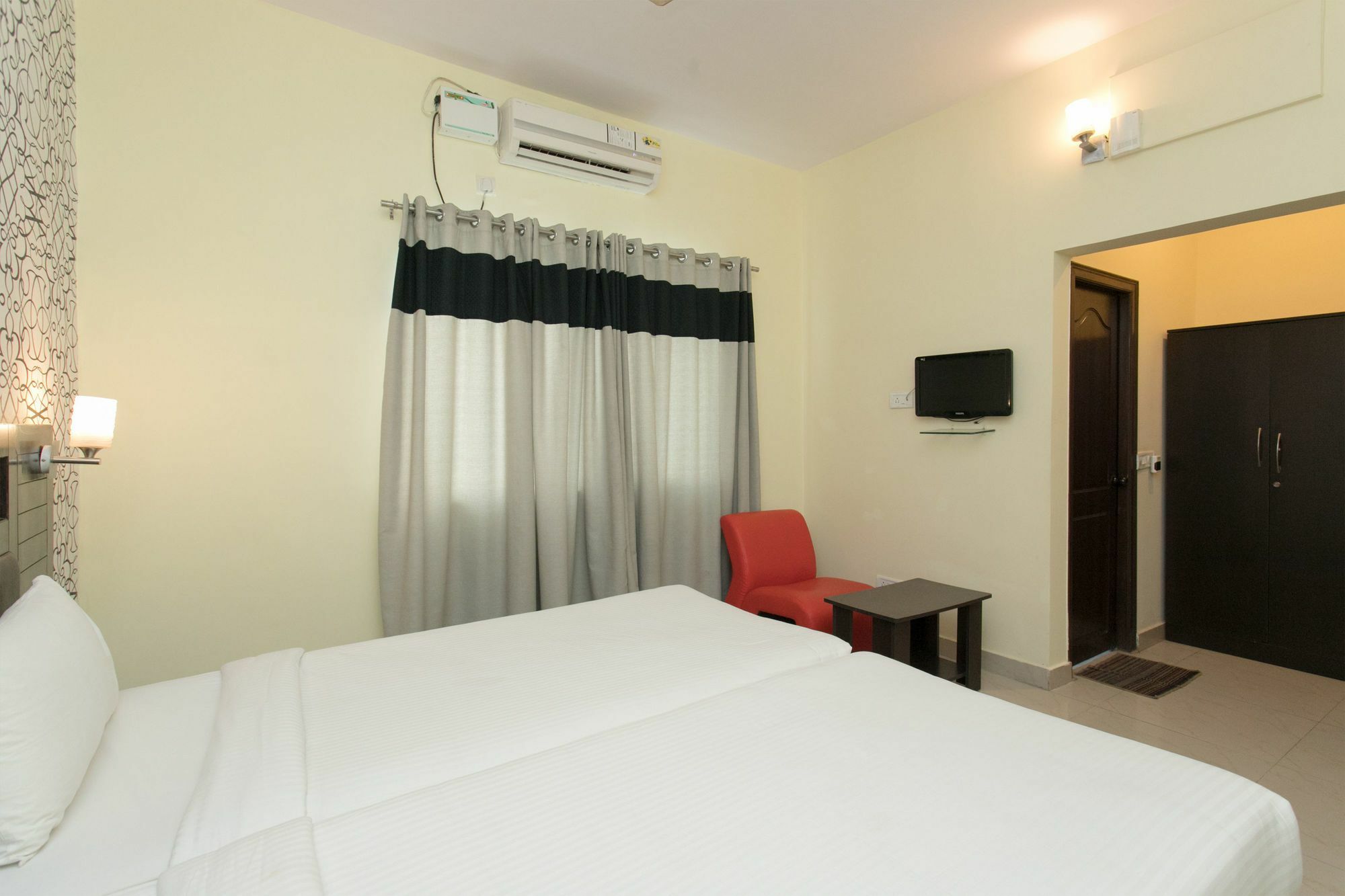 Oyo 10378 Hotel Hibiscus Mayflower Bangalore Exterior foto